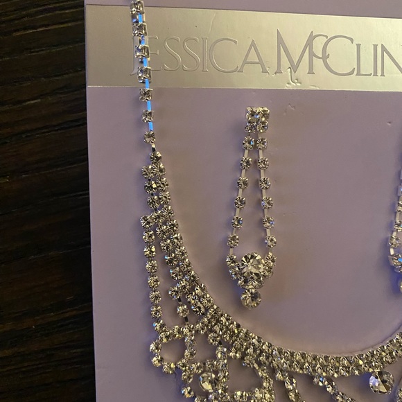 NEW Jessica McClintock necklace and earrings set - Picture 3 of 6
